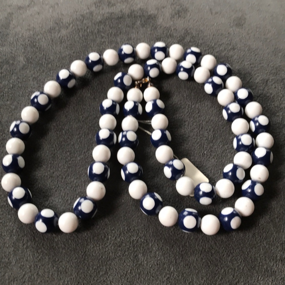 31” blue and white necklace